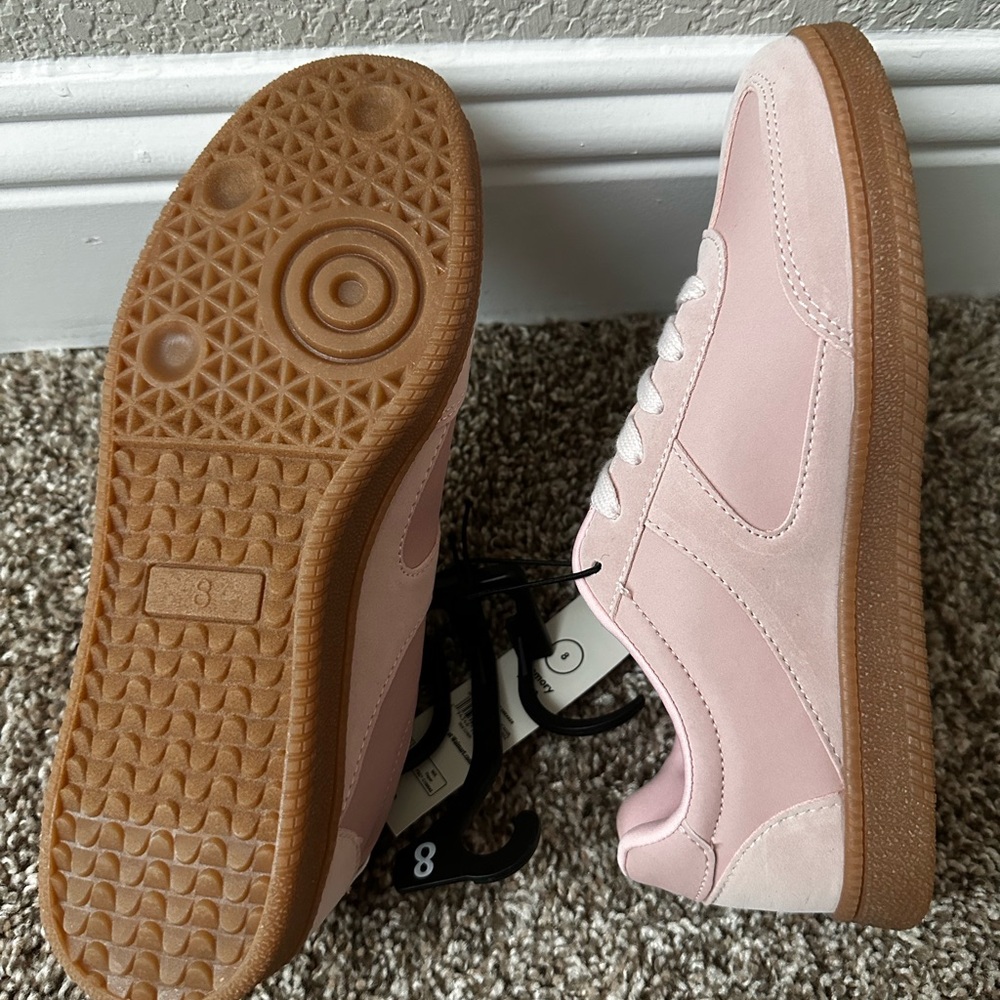 Stylish Pink Sneakers - Picture 3 of 4